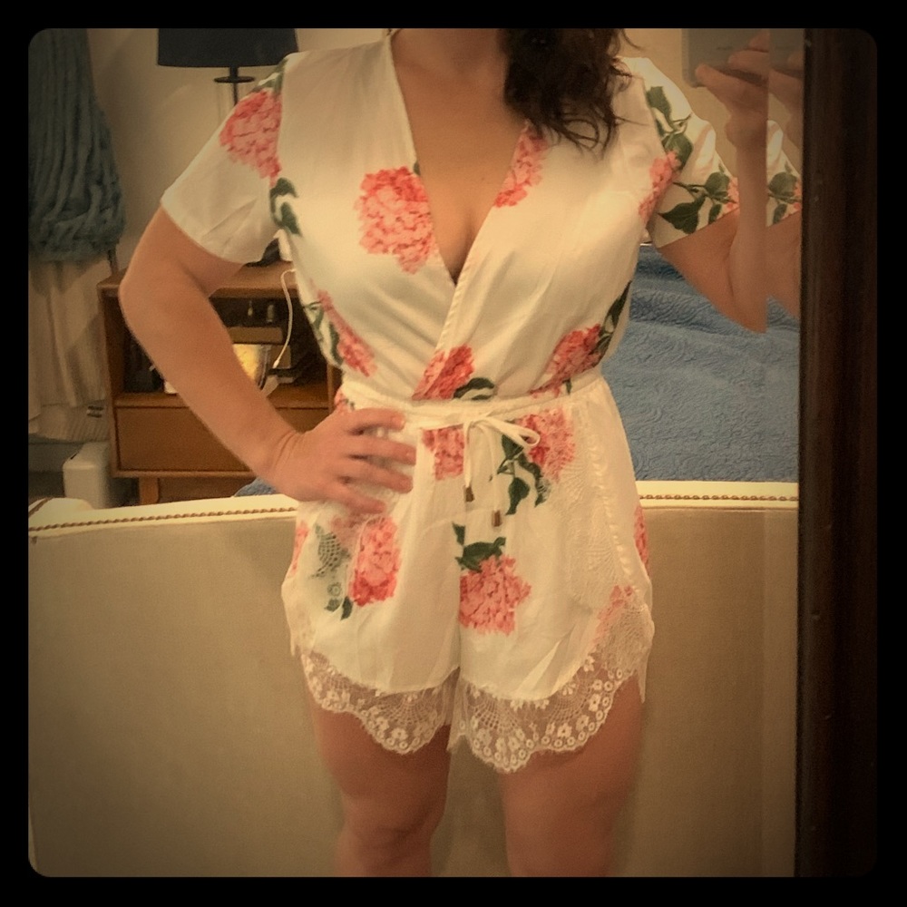 Floral romper with white lace trim